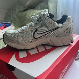 Nike Zoom Vomero, five